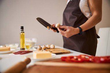 Evde yemek pişirirken sadece taze ürünler kullanılıyor.