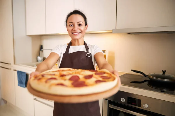 Je t'invite à dîner avec moi. — Photo