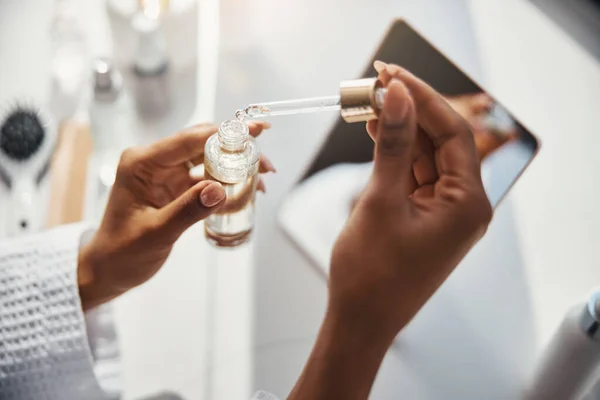 Female hands holding bottle of vitamin serum and pipette — Stock Photo, Image