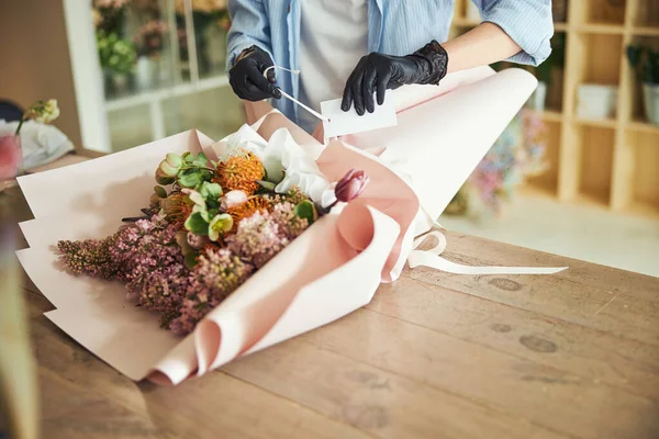 Female florist finishing off a flower arrangement — Stock Photo, Image