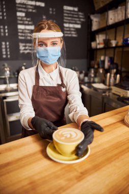 Lütfen siparişinizi alın ve bu sıcak içeceğin tadını çıkarın.