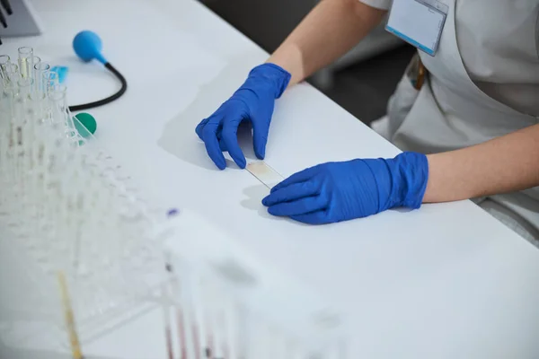 Experienced clinical biochemist preparing a specimen for microscopic examination — Stock Photo, Image