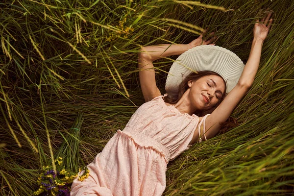 Sleeping in nature is good for your health —  Fotos de Stock