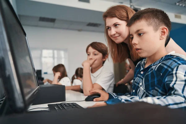 Cada día se progresa más en el aprendizaje —  Fotos de Stock