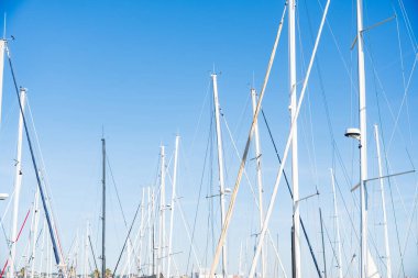 Cascais, Portekiz 'de yat marinası. Seyahat, turizm tatili konsepti