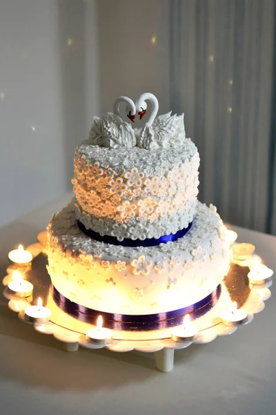 Wedding Cake Decorated Swans — Stock Photo, Image