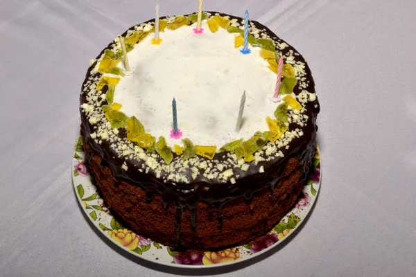 Торт Украшенный Шоколадной Глазурью Свечами — стоковое фото
