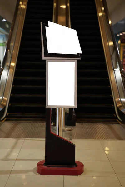 Leere Plakatwände Einkaufszentrum Der Nähe Der Rolltreppen Wird Verwendet Ihre — Stockfoto