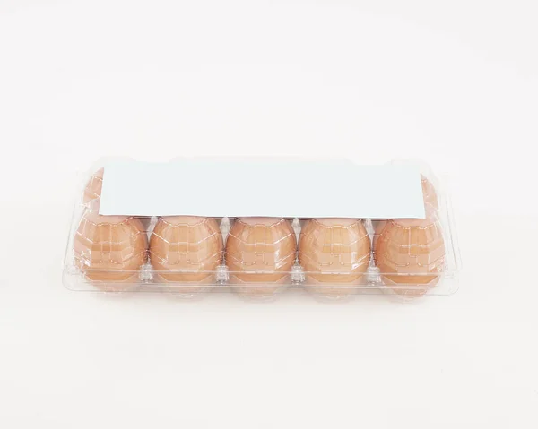 Telur Dalam Kemasan Plastik Dengan Latar Belakang Putih Yang Terisolasi — Stok Foto