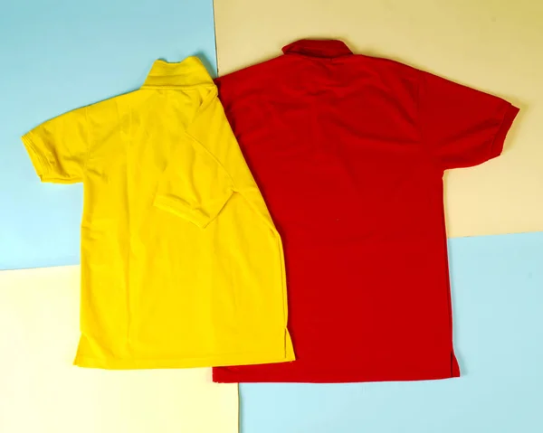 셔츠는 노란색 셔츠를 만들었다 인쇄용 폴로셔츠 디자인 — 스톡 사진