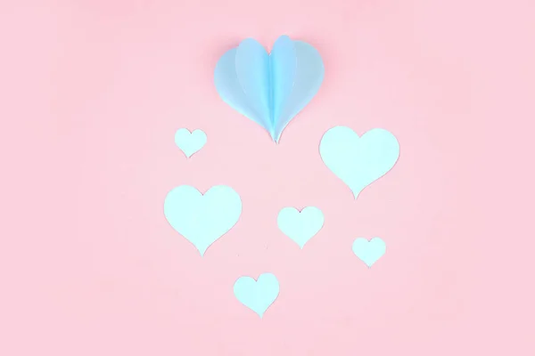 ピンクを基調にしたハート型の紙 幸せな女性 最愛の母 誕生日カード バレンタイングリーティングデザインへの愛の象徴 バレンタインデーの背景 愛を伝えるテンプレート — ストック写真