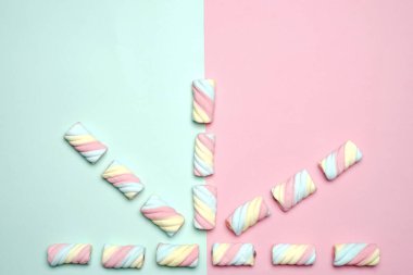 Şekerlemeler ya da çeşitli renklerde çiğnenmiş şekerler. Bu şeker küçük çocuklar tarafından yaşlılar için çok sevilir. Pastel renkli tatlılar, tatlı tatlılar. Boş zamanlarınızda size eşlik etmek için uygun bir atıştırmalık..