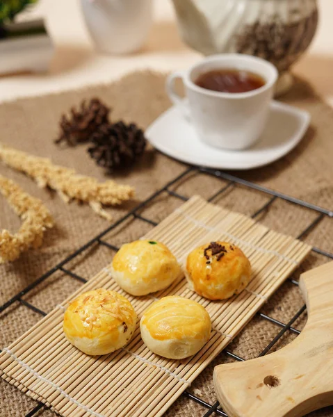 This pia tape cake, which is made using the main ingredient of sticky rice, is a typical cake from the city of Jember. Pie tape is available in two flavors, namely chocolate and cheese.