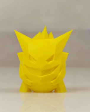 CNC yönlendirici bir halka kafa şeklinde. Plastikten yapılmış 3 boyutlu tasarım. Minyatür hayvanlar koleksiyon ya da oda mobilyası olarak kullanılmaya uygundur. Lazer kesimi. Lazer şablonları. Bulanık odak.