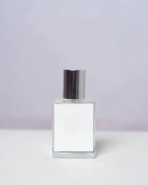 Suporte Perfume Sobre Fundo Branco Espaços Para Seu Anúncio Perfume — Fotografia de Stock