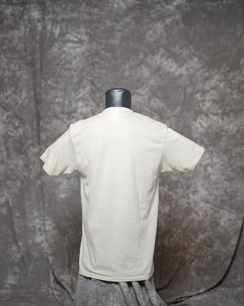 Plantilla Camiseta Blanco Color Crema Para Hombres Vista Trasera Forma —  Fotos de Stock