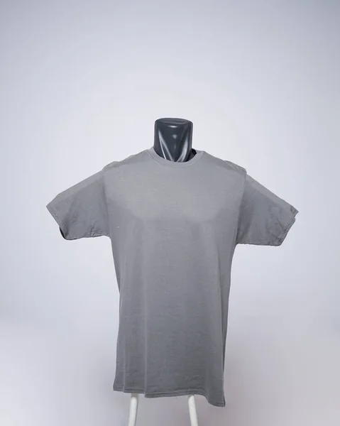 Grijze Kleur Blanco Heren Shirt Sjabloon Vooraanzicht Natuurlijke Vorm Onzichtbare — Stockfoto