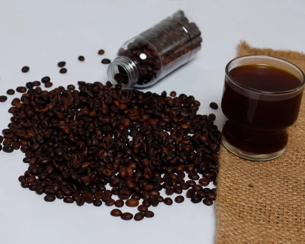Koncepcja Tapety Kawiarni Rozrzucone Ziarna Kawy Połączeniu Zwykłym Tłem Tekstura — Zdjęcie stockowe
