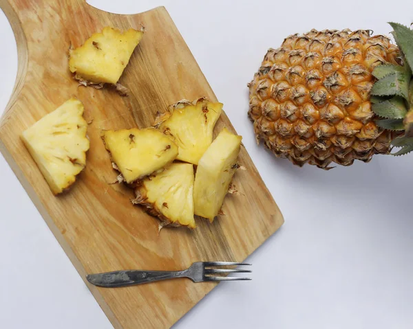 Ananas Entier Isolé Sur Fond Lumineux Vue Rapprochée Ananas Frais — Photo