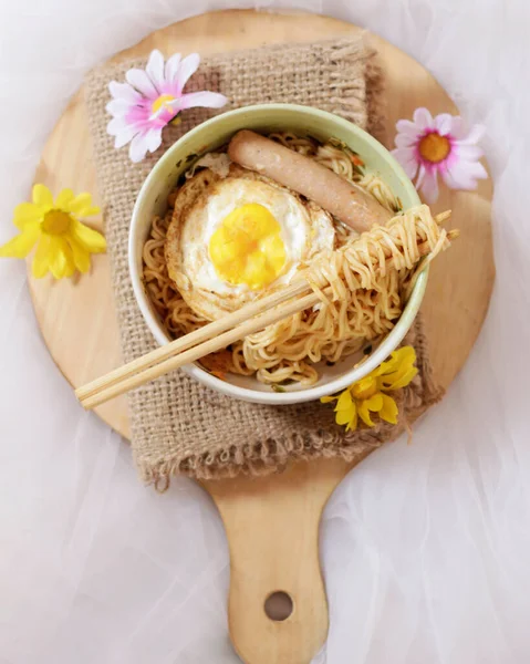 Noodle Dumplings Bowl Beef Egg Sausage Toppings Perfect Your Lunch — Stock Photo, Image