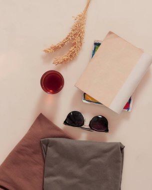 Kitaplar dünyaya açılan pencerelerdir. Anlamlı bir terim, kitap okuyarak bilmediğimiz bir çok bilgi elde edebiliriz. Böylece bilgimiz artacak. Kitap maketleri. Odak bulanıklığı.