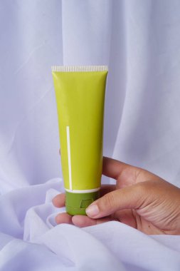  Yumuşak kumaş, genel kompozisyona saflık ve rahatlık katar.                              