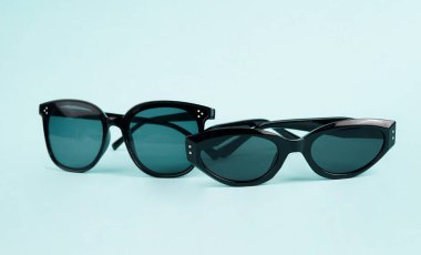 Bu iki çiftin düzenlenmesi dengeli ve estetik açıdan memnun edici bir düzen oluşturuyor.                             