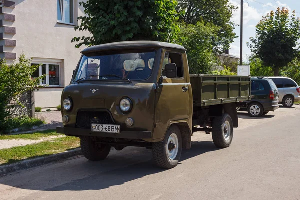 Stara Vyzhivka Ucrânia Junho 2019 Caminhão Uaz Estacionado Rua — Fotografia de Stock