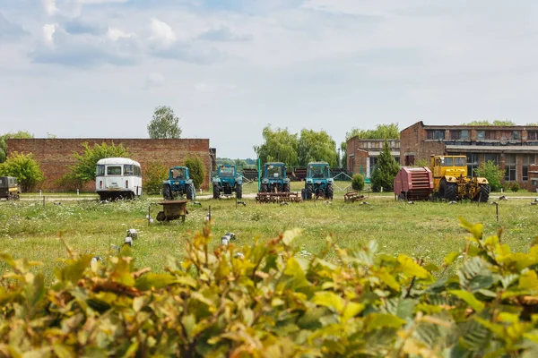Stara Vyzhivka Ukraine June 20Th 2019 Garages Parking Agricultural Machinery — Stock Photo, Image