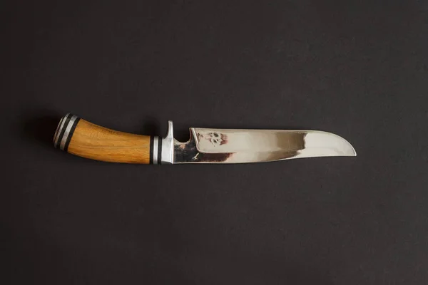 Couteau Hunter Avec Manche Bois Sur Fond Sombre — Photo