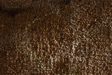 Alçılı eski tuğla duvarın yüzeyi. Dekoratif alçı dokusu rahatlatıcı. Yakın plan..