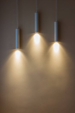 İç kısımda dekoratif duvar aydınlatması