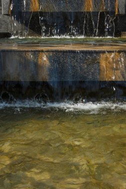 Şelale çeşmesi. Parça yakın çekim. Arkaplan