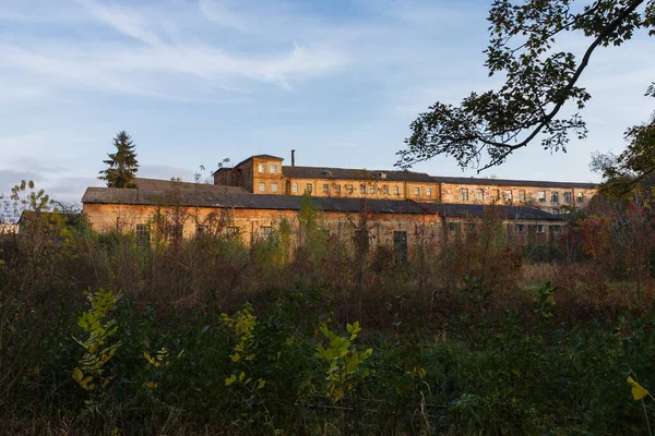 Oude Bakstenen Gebouw Wordt Verlicht Door Zonsondergang — Stockfoto