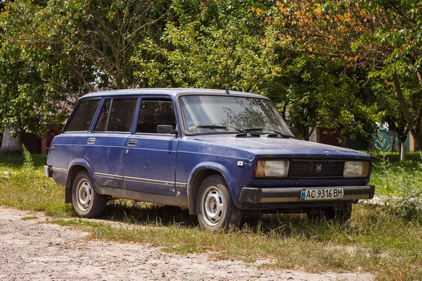 Turiysk Ucrânia Julho Carro Soviético Cor Azul Está Estacionado Uma — Fotografia de Stock