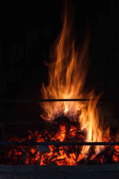 Verbranden Een Rustieke Oven — Stockfoto