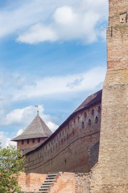 Lutsk Yüksek Şatosu, Lubart Kalesi olarak da bilinir.