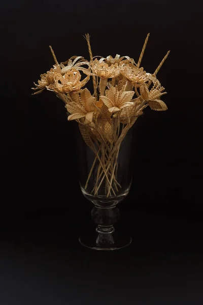 Скляна Ваза Букетом Квітів Соломи — стокове фото