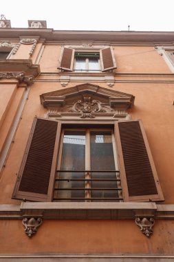 Eski bir pencere. İtalya. Roma