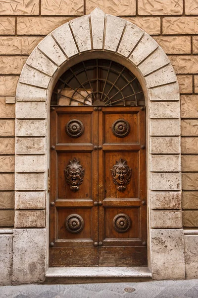 Старые Винтажные Двери Италия Рим Стоковое Изображение