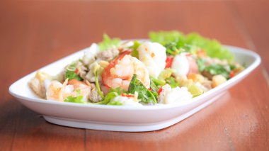 Deniz ürünleri salatası