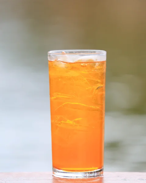 Vol glas verse iced jus d'orange — Stockfoto