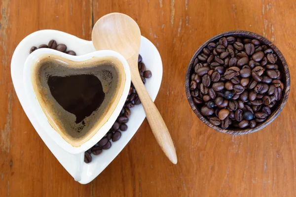 Coffee cup and coffee beans — Stock Photo, Image