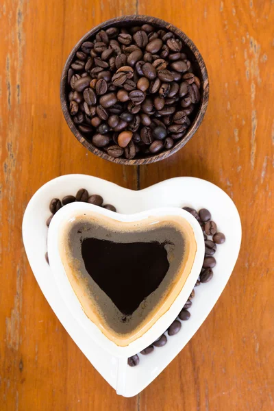 Coffee cup and coffee beans — Stock Photo, Image