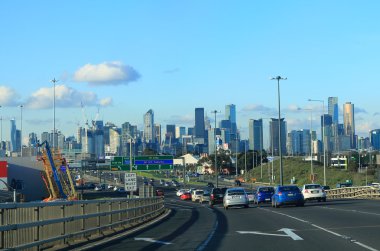 Melbourne cityscape ve M1 karayolu trafik
