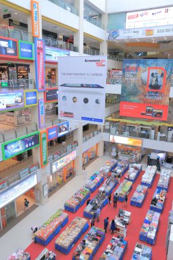 Funan Degitalife alışveriş merkezi Singpore