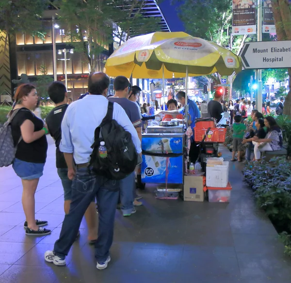 Street shop on Orchard Road Singapore by night — Stock Photo, Image