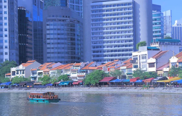 Човен набережна ресторанів Сінгапуру — стокове фото