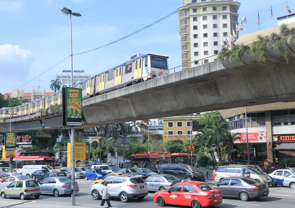 Verkeersopstopping en monorail Kuala Lumpur — Stockfoto