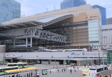 Jr Osaka İstasyonu ve otobüs terminal Japonya